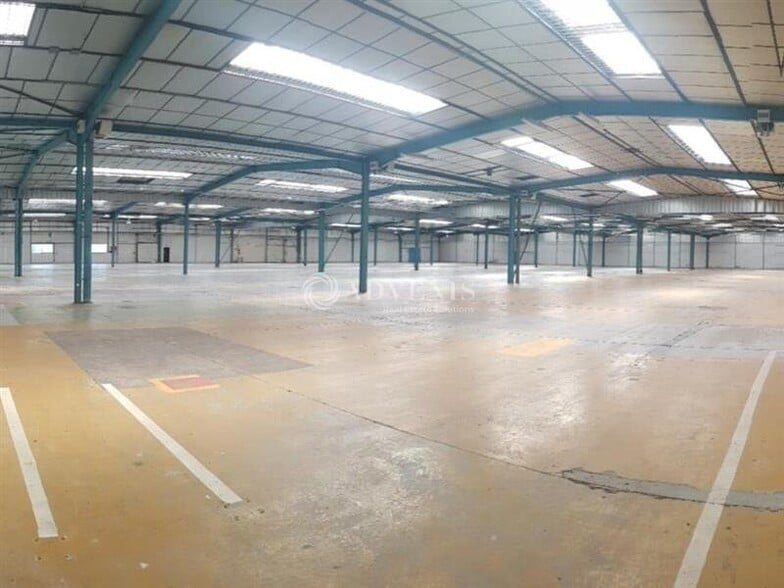 Industrial in Coignières for lease - Interior Photo - Image 2 of 4