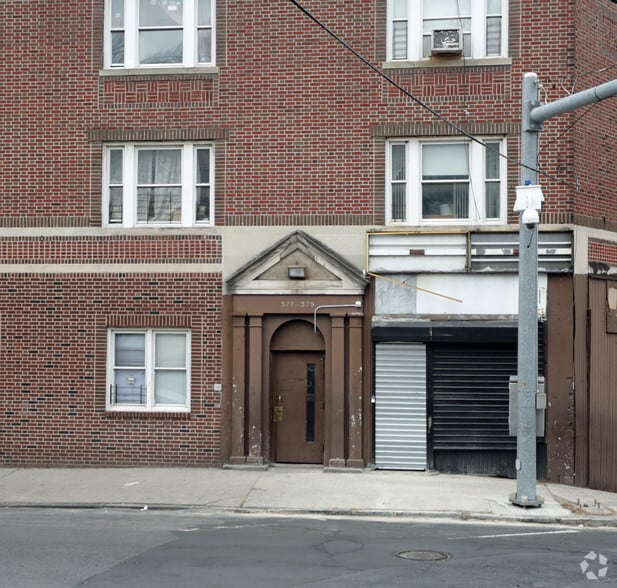 369-379 Warburton Ave, Yonkers, NY à louer - Photo du bâtiment - Image 3 de 10
