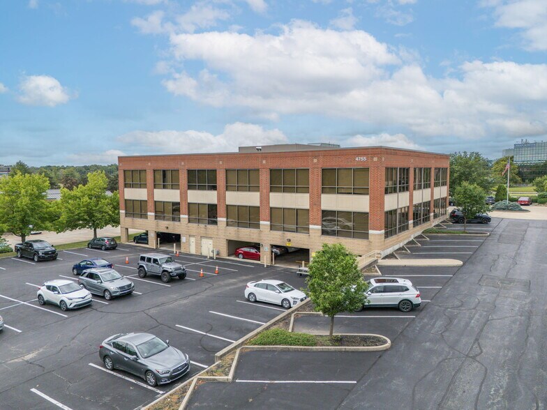 4755 Lake Forest Dr, Blue Ash, OH à louer - Photo du bâtiment - Image 2 de 13