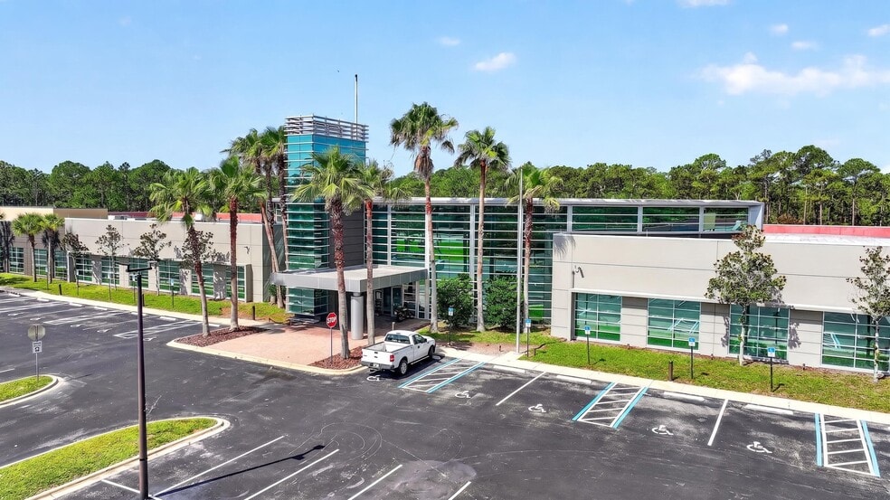 470 Destination Daytona Ln, Ormond Beach, FL à vendre - Photo du bâtiment - Image 3 de 14