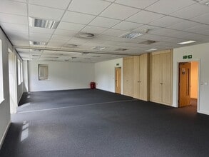 23 Springfield Lyons approach, Chelmsford for lease Interior Photo- Image 2 of 2