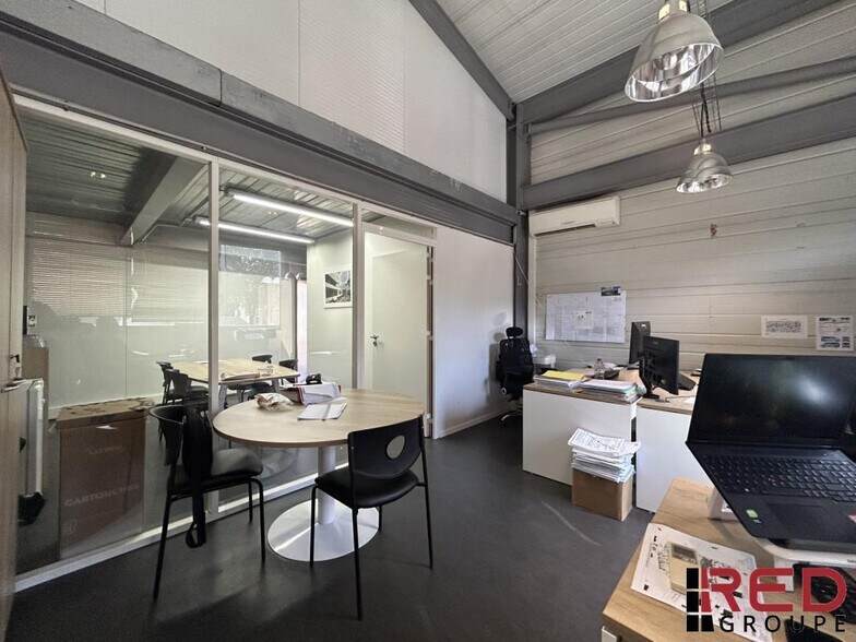 Bureau dans Aix-en-Provence à louer - Photo du bâtiment - Image 3 de 3