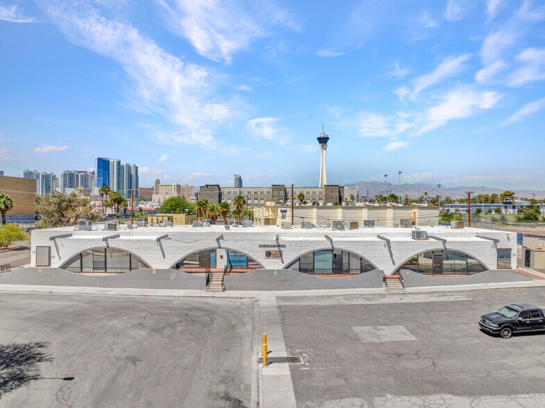 1120 Almond Tree Ln, Las Vegas, NV à vendre - Photo du bâtiment - Image 2 de 11
