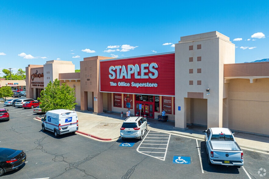 6001 Menaul Blvd NE, Albuquerque, NM à vendre - Photo du bâtiment - Image 2 de 13
