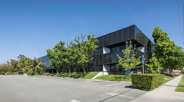 16600 Sherman Way, Van Nuys, CA à louer - Photo du bâtiment - Image 2 de 9