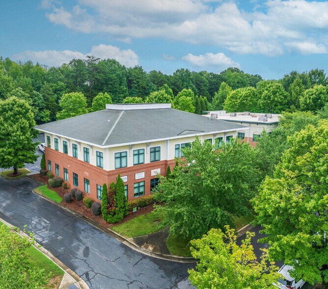 10224 Hickorywood Hill Ave, Huntersville, NC à louer - Photo du bâtiment - Image 3 de 6