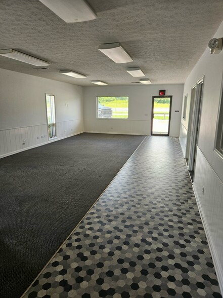 1433 Us-127 Byp, Lawrenceburg, KY à vendre - Photo intérieure - Image 3 de 5