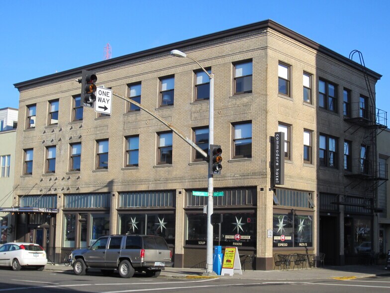 258 14th St, Astoria, OR à vendre - Photo du bâtiment - Image 2 de 8