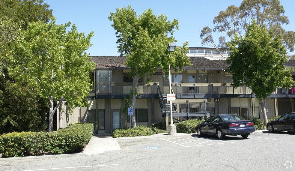1310 Tara Hills Dr, Pinole, CA à vendre - Photo principale - Image 1 de 2