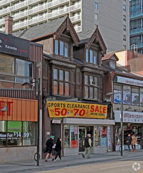 364 Yonge St, Toronto, ON à louer - Photo du bâtiment - Image 2 de 3