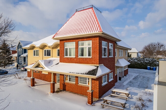 Plus de détails pour 1301 Rue Notre-Dame, Repentigny, QC - Commerce de détail à vendre