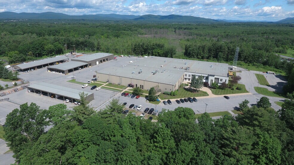 1 Apollo Dr, Glens Falls, NY à louer - Photo du bâtiment - Image 2 de 18