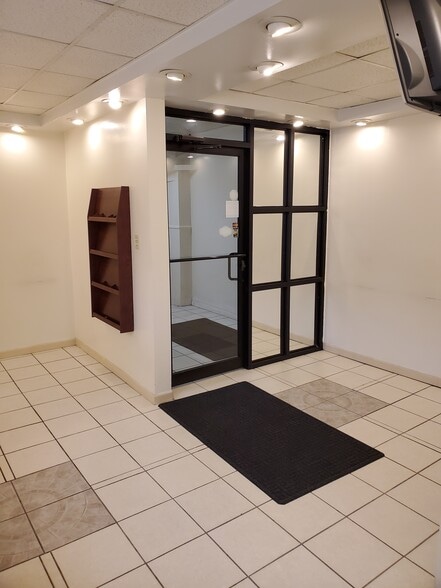 621 E 187th St, Bronx, NY for lease - Building Photo - Image 3 of 20