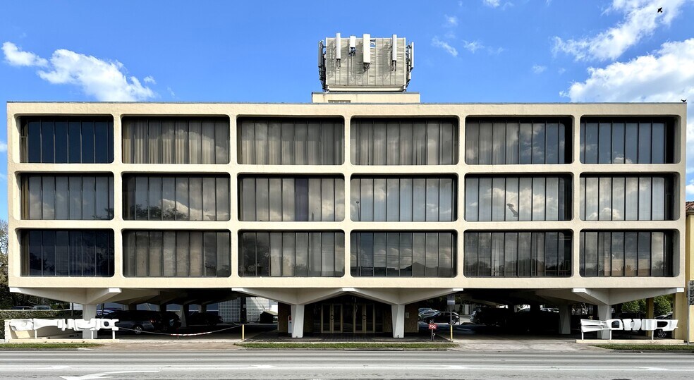 420 S Dixie Hwy, Coral Gables, FL à vendre - Photo du bâtiment - Image 1 de 20