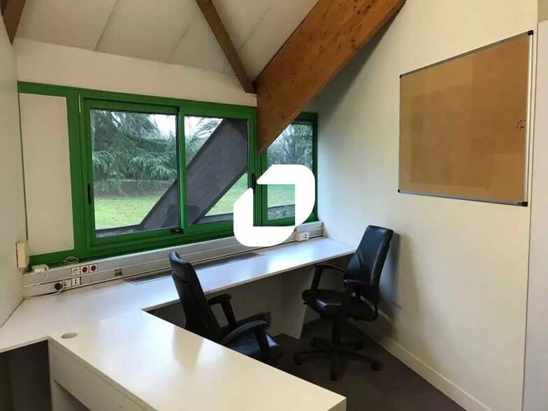 Office in SAINT-OUEN-L'AUMONE for lease - Interior Photo - Image 1 of 6