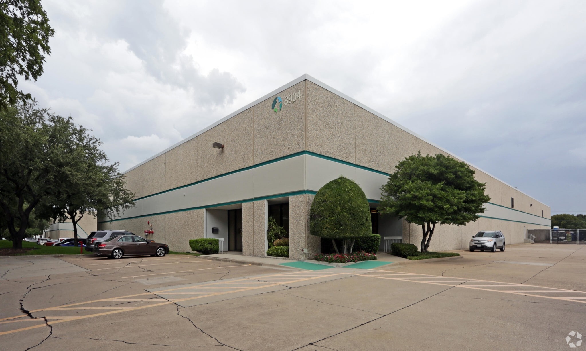 8904 N Royal Ln, Irving, TX for lease Primary Photo- Image 1 of 9