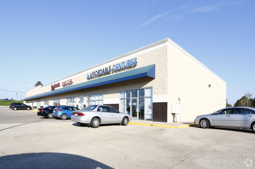 2010 August Dr, Mansfield, OH à louer - Photo du bâtiment - Image 2 de 2