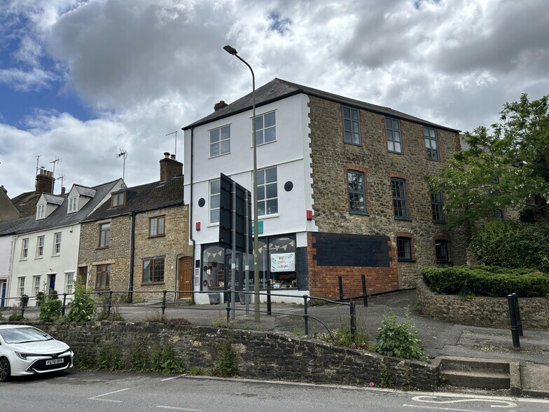 35 Marlborough St, Faringdon à louer - Photo du bâtiment - Image 2 de 4