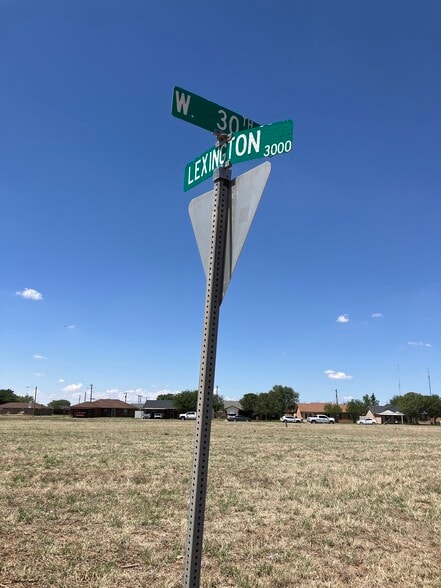 1100-1200 W 31st St, Plainview, TX for sale - Building Photo - Image 3 of 12