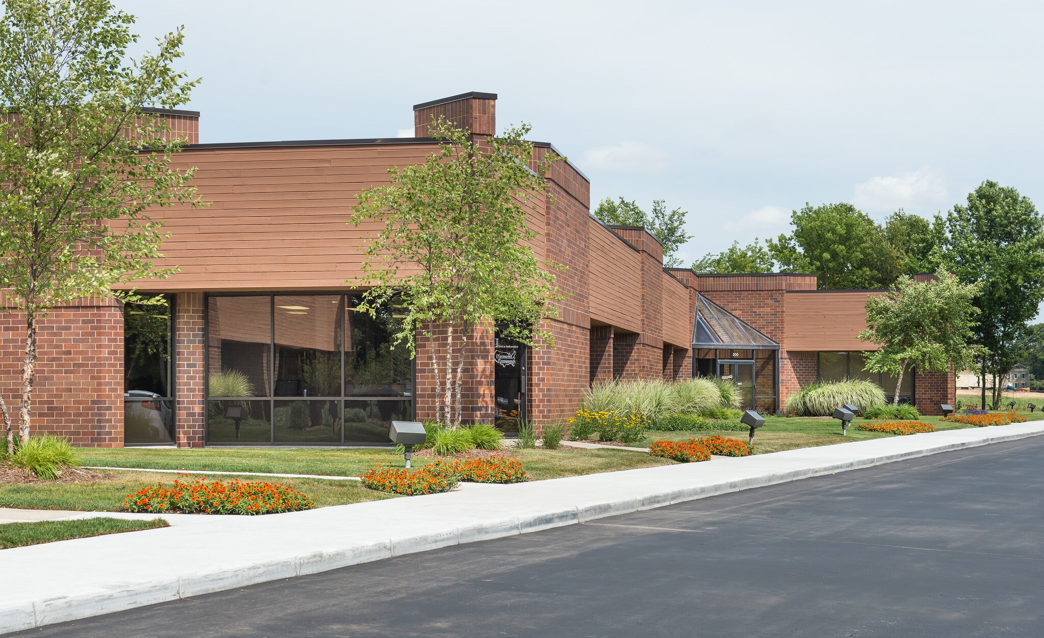 150 N Patrick Blvd, Brookfield, WI à louer Photo du bâtiment- Image 1 de 7