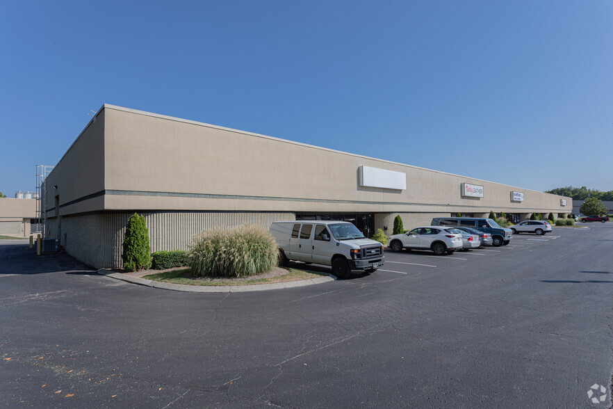 401-409 Harding Industrial Dr, Nashville, TN for lease - Primary Photo - Image 1 of 2