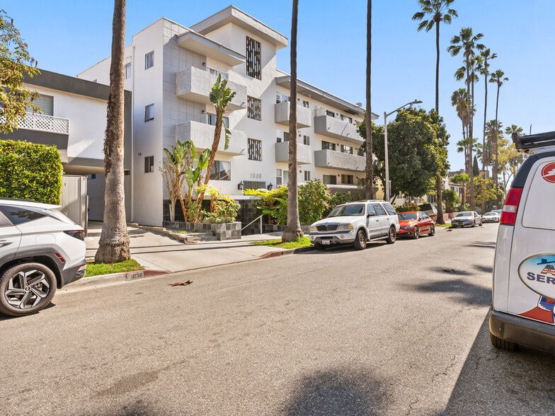 1030 N Orange Grove Ave, Los Angeles, CA for sale - Building Photo - Image 2 of 15