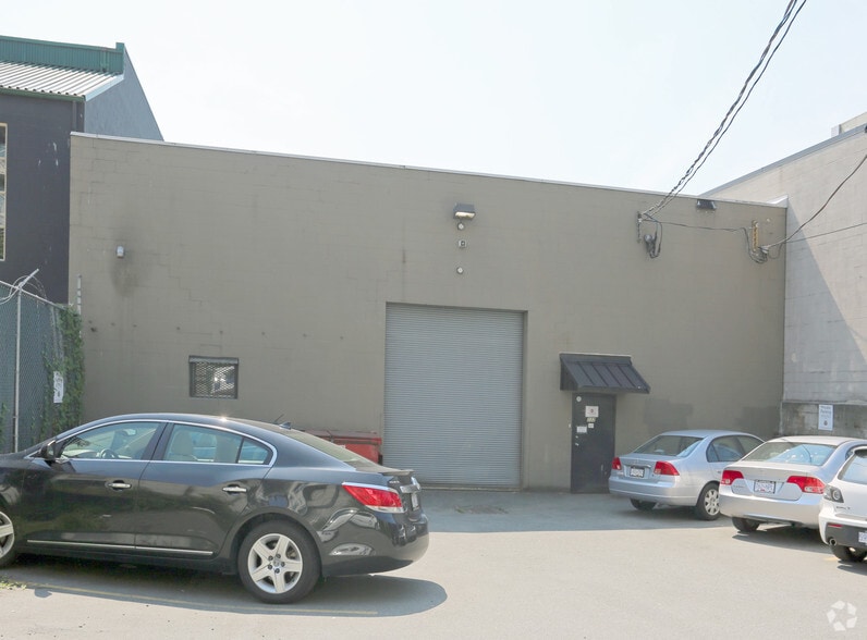 332 E Esplanade, North Vancouver, BC for lease - Building Photo - Image 3 of 4