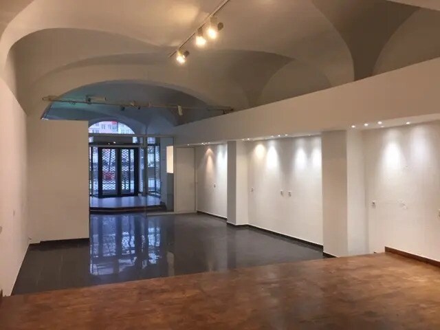 Retail in Lyon for lease Interior Photo- Image 1 of 18