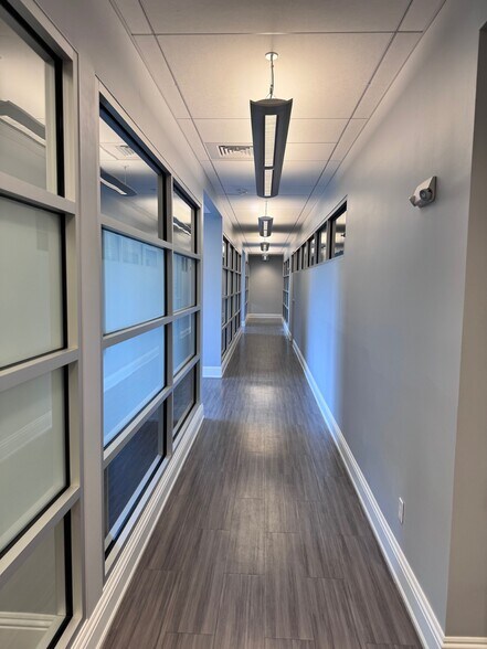 1110 Pine Ridge Rd, Naples, FL à vendre - Photo du bâtiment - Image 3 de 19