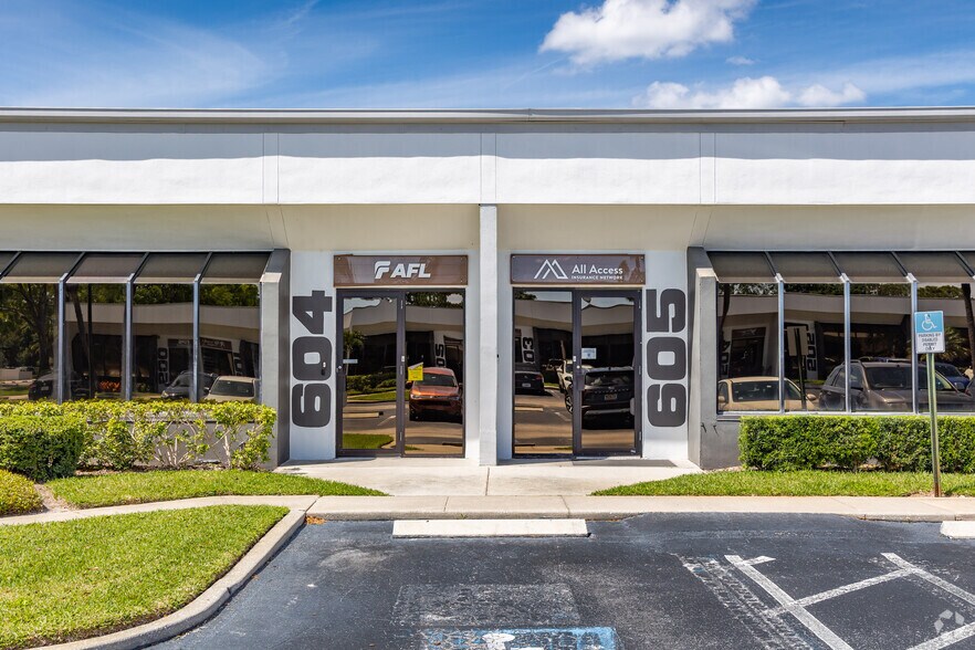 6202 Benjamin Rd, Tampa, FL à louer - Photo du bâtiment - Image 3 de 19