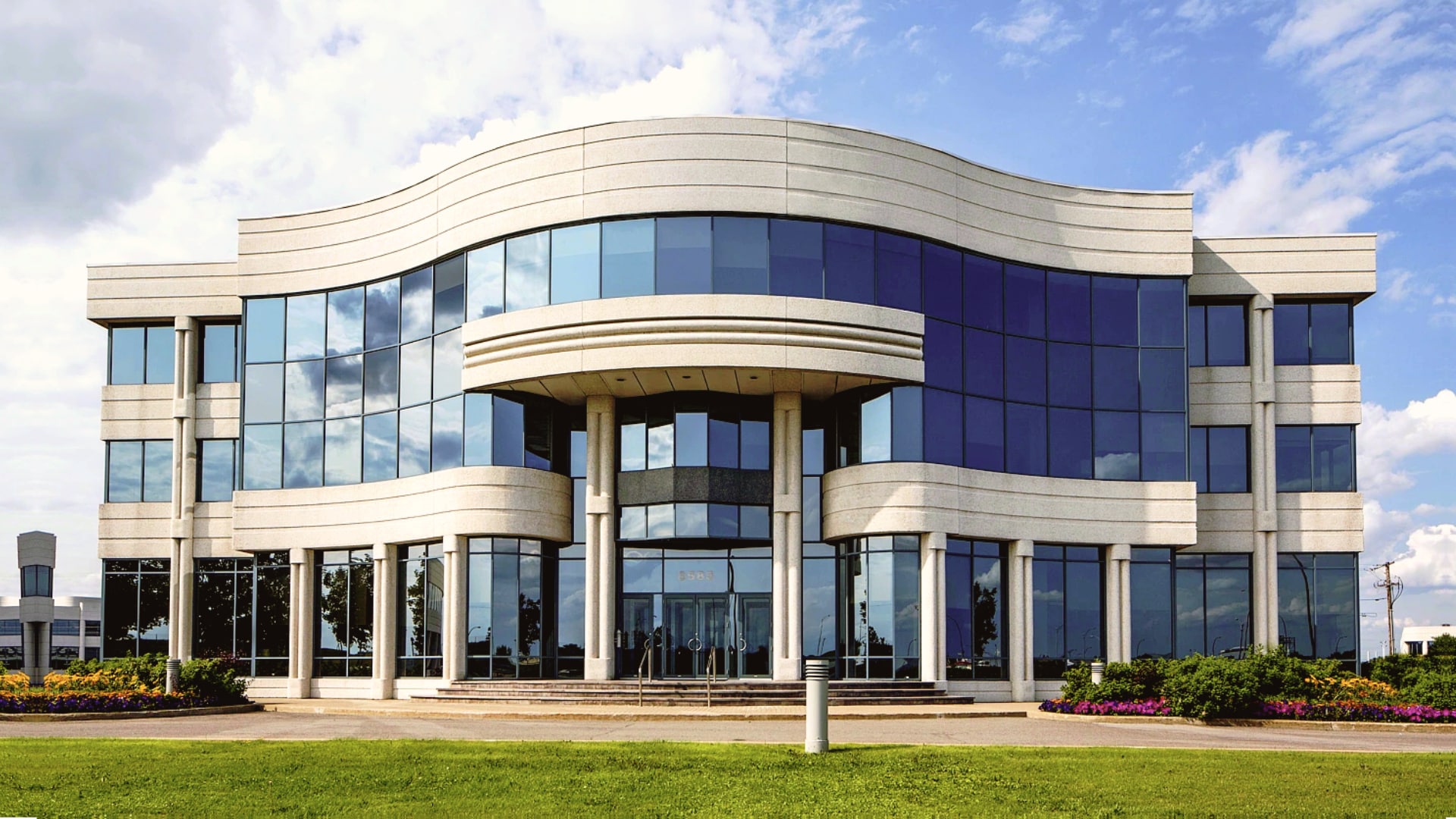 8585 Rte Transcanadienne, Montréal, QC for lease Building Photo- Image 1 of 8