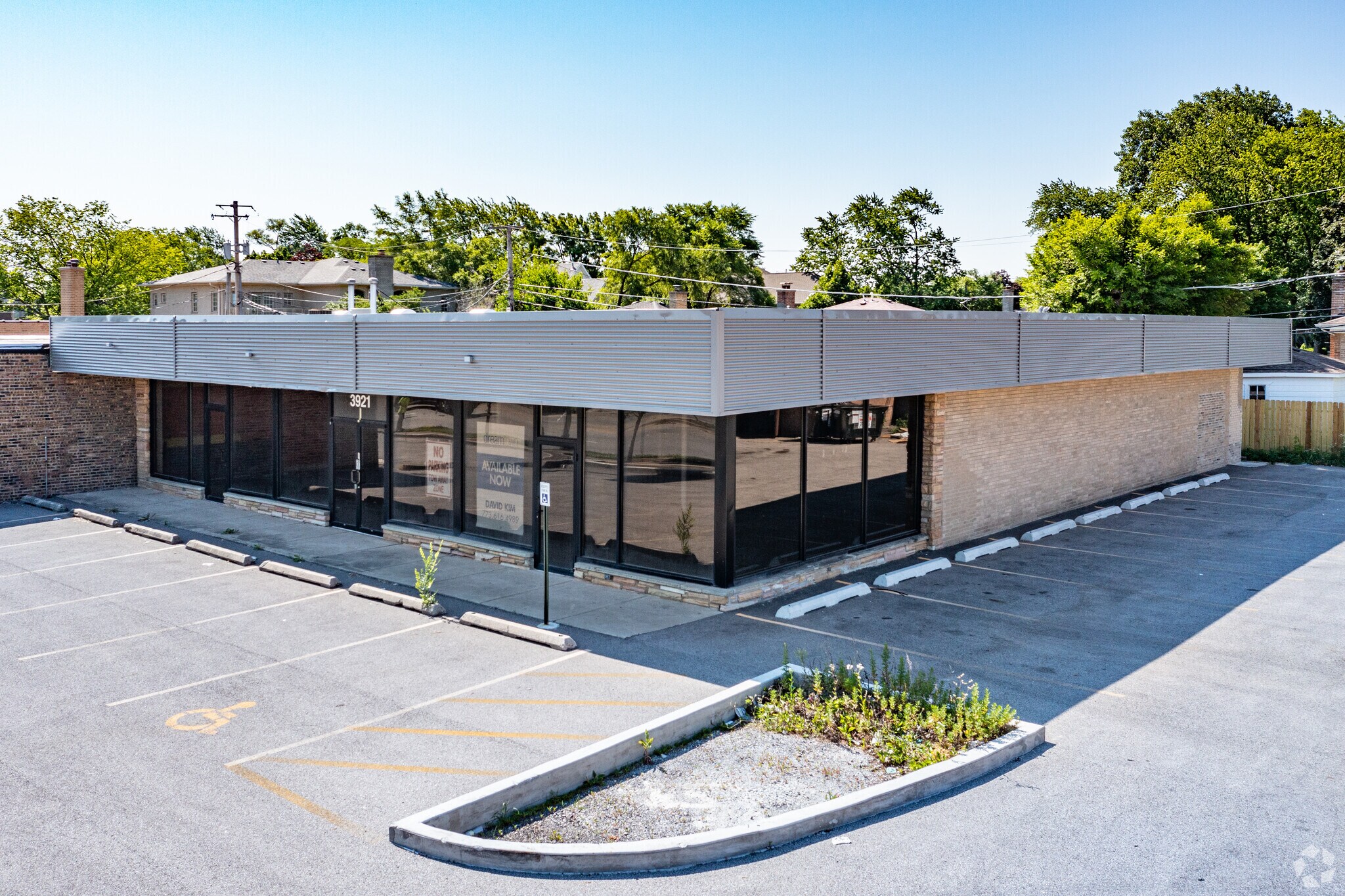 3921-3925 W Touhy Ave, Lincolnwood, IL à vendre Photo du bâtiment- Image 1 de 18