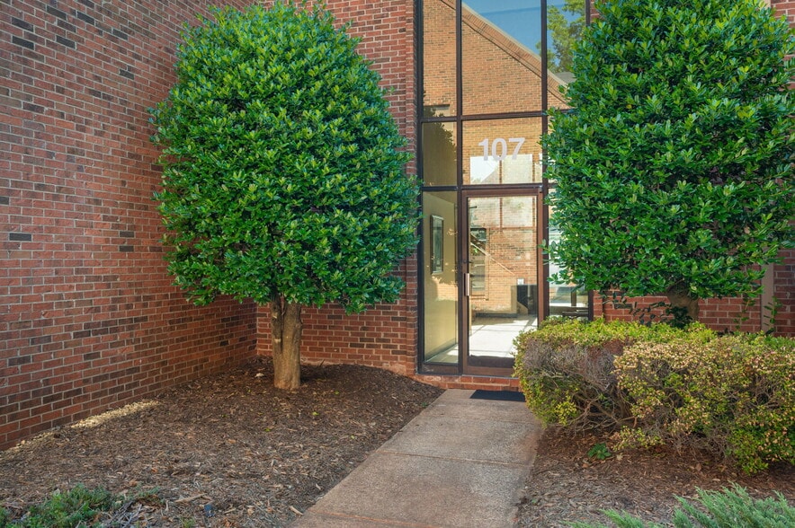 107 Fountain Brook Cir, Cary, NC for sale - Building Photo - Image 3 of 12
