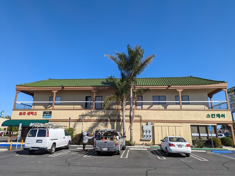 9828 Garden Grove Blvd, Garden Grove, CA à louer - Photo du bâtiment - Image 3 de 4