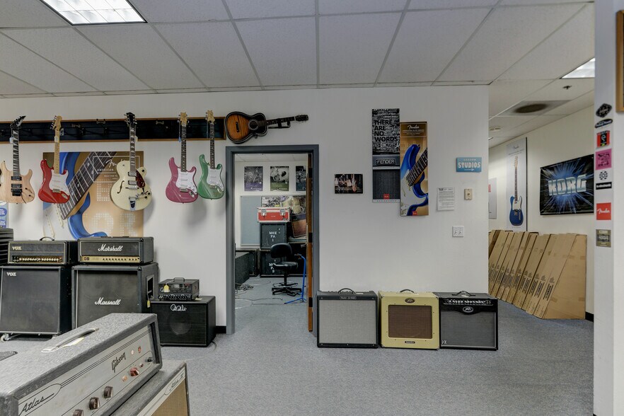 3738 Pacific Ave SE, Olympia, WA à vendre - Photo intérieure - Image 3 de 32