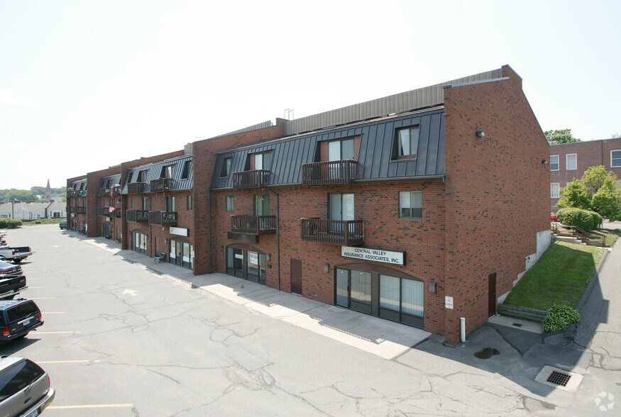 60 Main St, Windsor Locks, CT à louer - Photo du bâtiment - Image 2 de 18