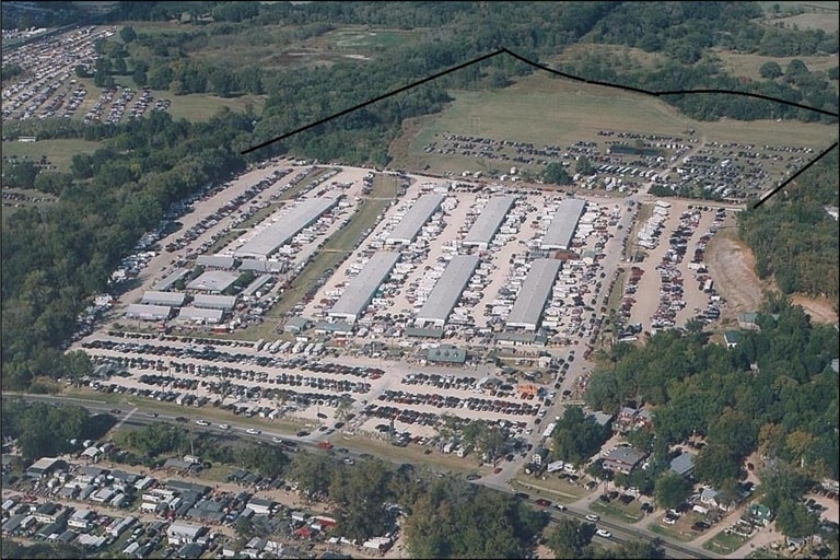 Old Mill Marketplace portfolio of 5 properties for sale on LoopNet.ca - Building Photo - Image 1 of 1