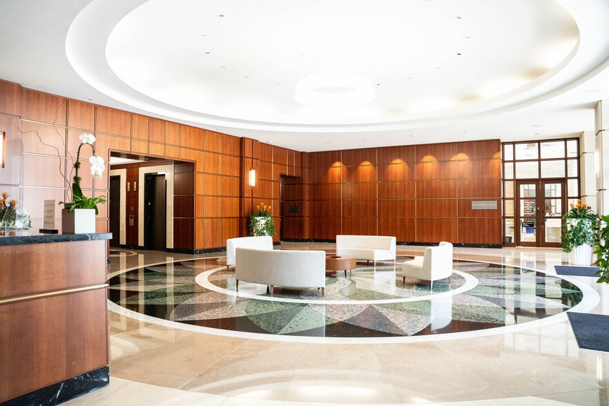 450 E Las Olas Blvd, Fort Lauderdale, FL for lease - Interior Photo - Image 3 of 17