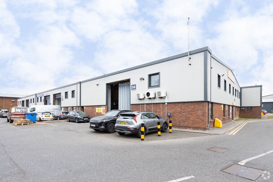 58-66 Hammonds Dr, Eastbourne à louer - Photo principale - Image 1 de 3