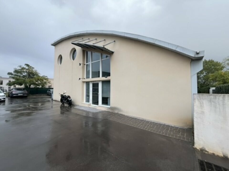 Office in LES MILLES for lease Building Photo- Image 1 of 5