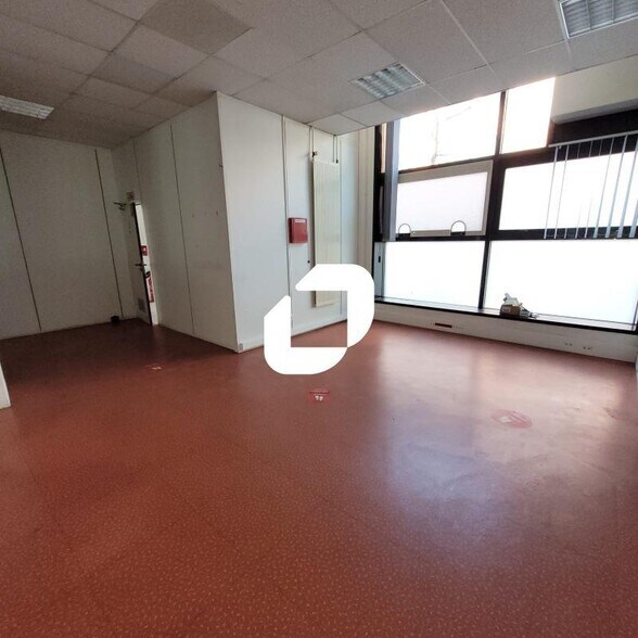 Flex in Issy-les-Moulineaux for lease - Interior Photo - Image 3 of 22