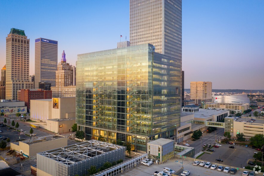 175 E 2nd St, Tulsa, OK à louer - Photo du bâtiment - Image 2 de 16