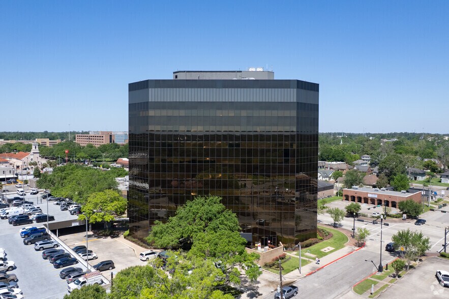 2615 Calder Ave, Beaumont, TX à louer - Photo du bâtiment - Image 2 de 10