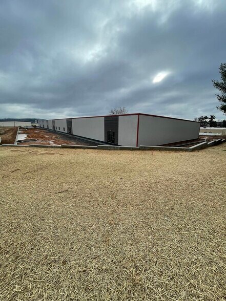 331 Aviation Way, Frederick, MD à louer - Photo du bâtiment - Image 3 de 35