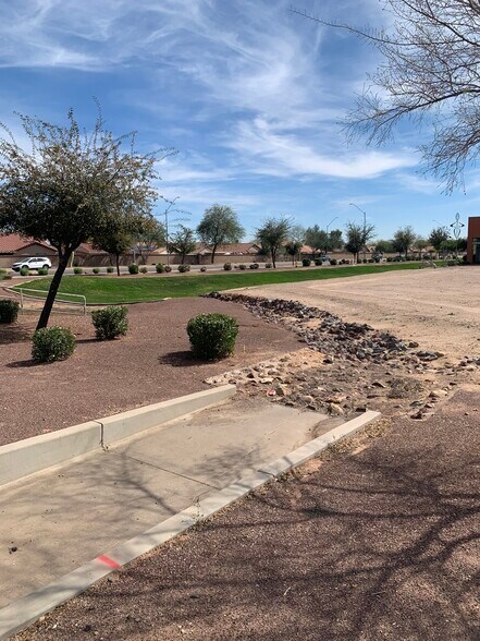 15800 N Litchfield Rd, Surprise, AZ à vendre - Photo du bâtiment - Image 2 de 8