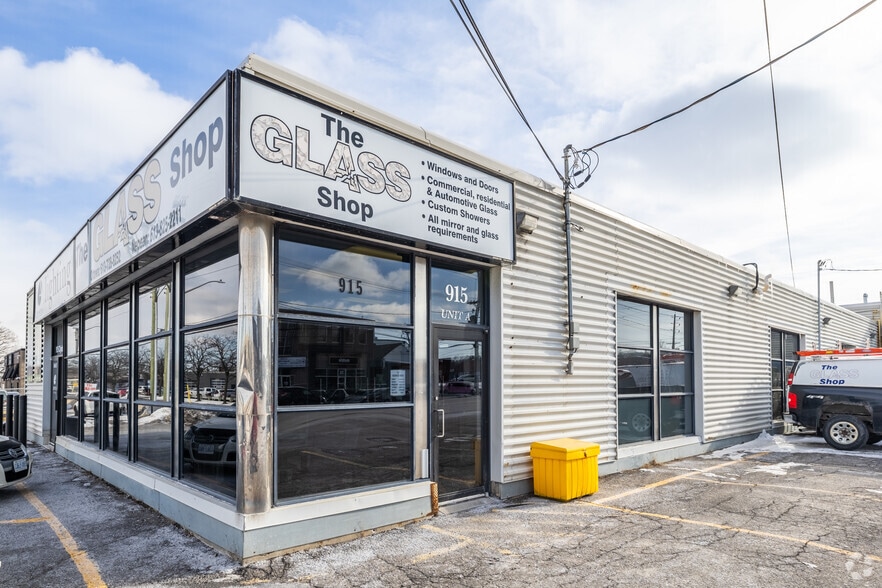 915-925 Clyde Ave, Ottawa, ON à louer - Photo du bâtiment - Image 3 de 3