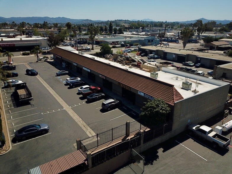 935 W Mission Ave, Escondido, CA for lease - Building Photo - Image 2 of 7