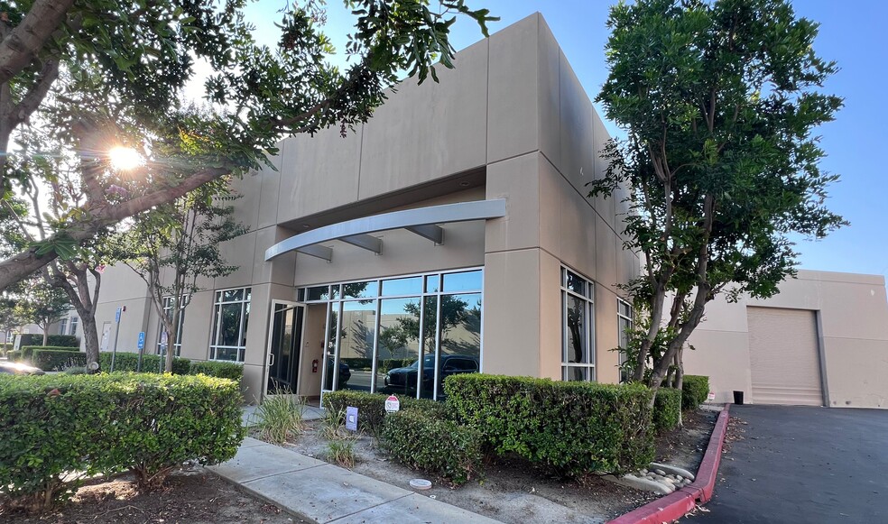 13867 Redwood St, Chino, CA for lease - Building Photo - Image 1 of 7