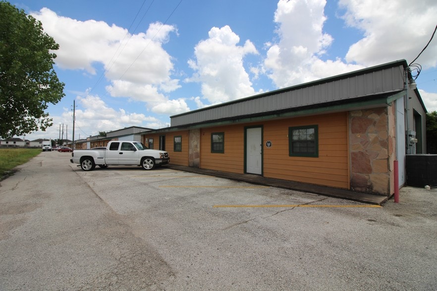 18037 W Little York Rd, Katy, TX à vendre - Photo du bâtiment - Image 2 de 8