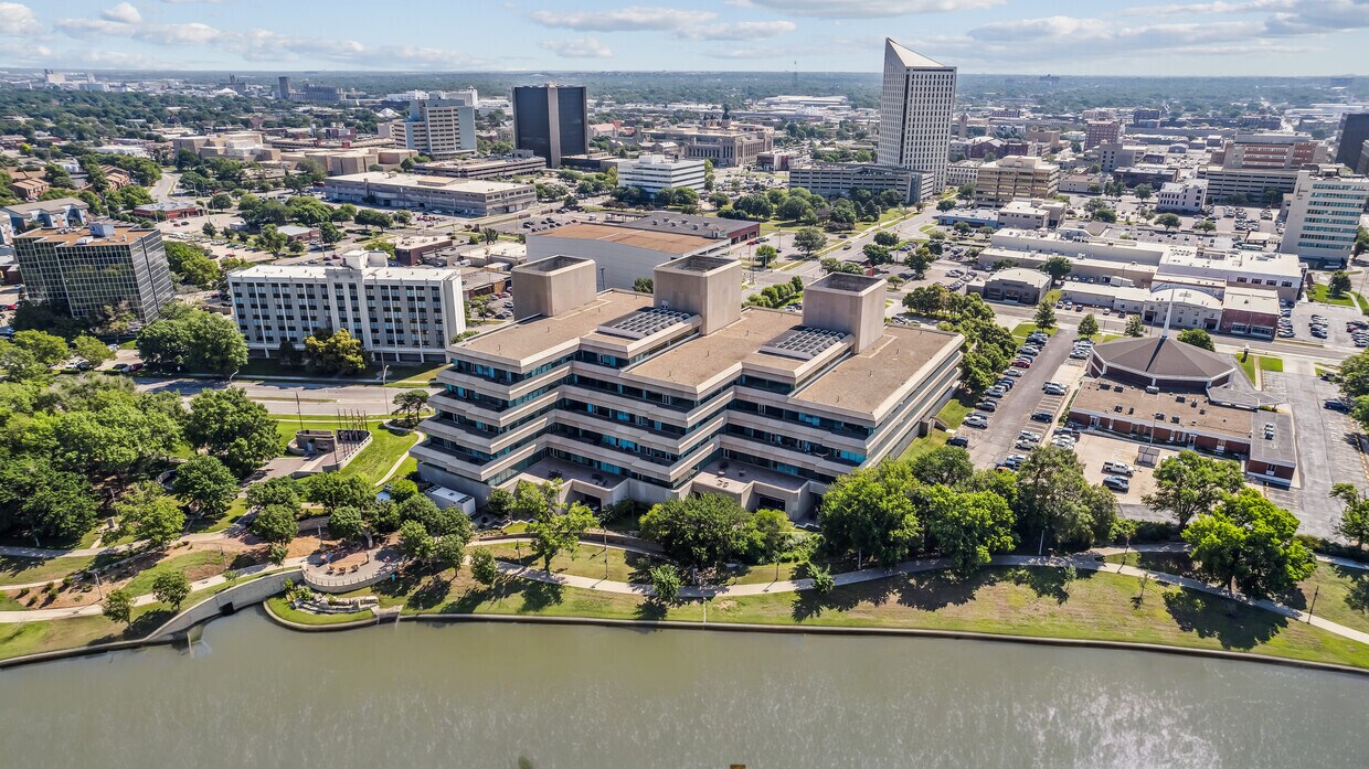 245 N Waco St, Wichita, KS à louer Photo principale- Image 1 de 27